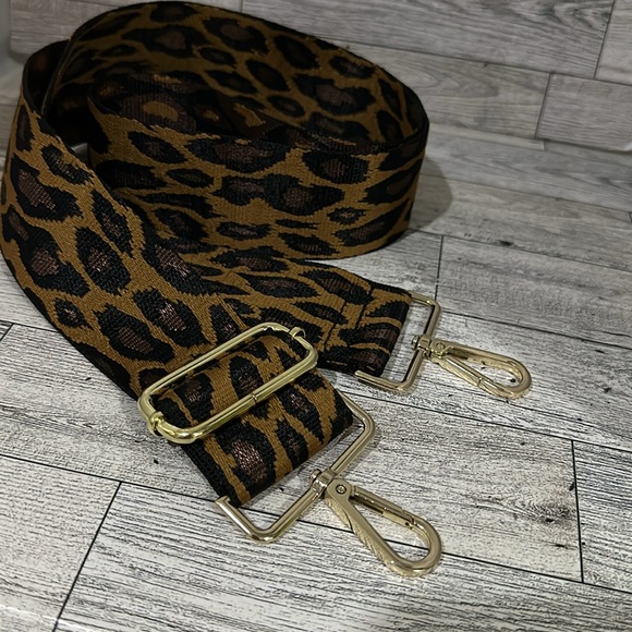 Brown animal pattern replacement purse strap with gold hardware - Picture 3 of 3